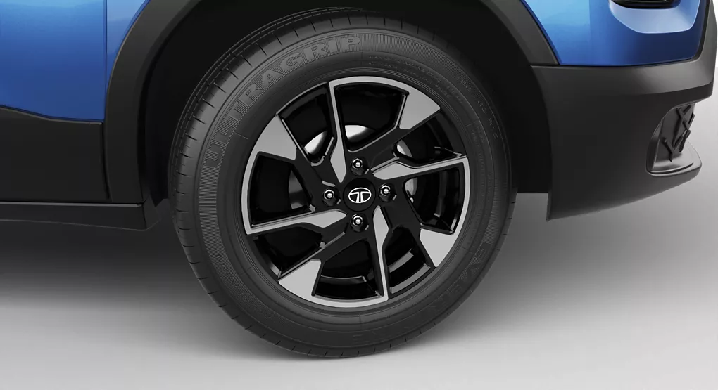 R16 Diamond Cut Alloy Wheels